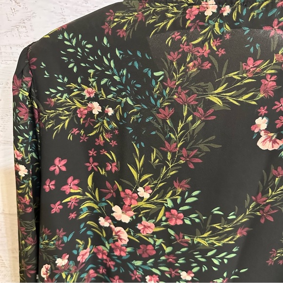 CeCe Women’s Floral Print Ruffled V-Neck Button Front Blouse - Picture 6 of 15